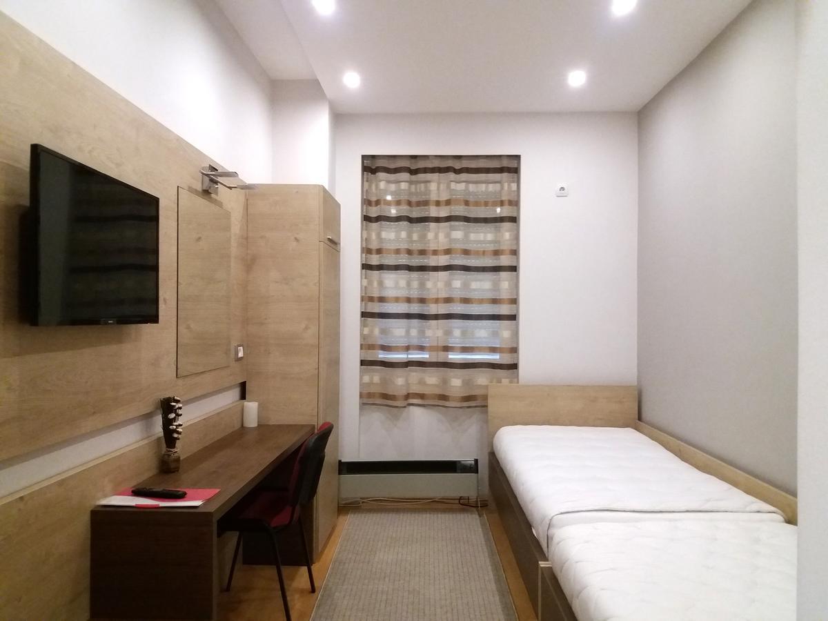 Apartment Millas Nis Bagian luar foto