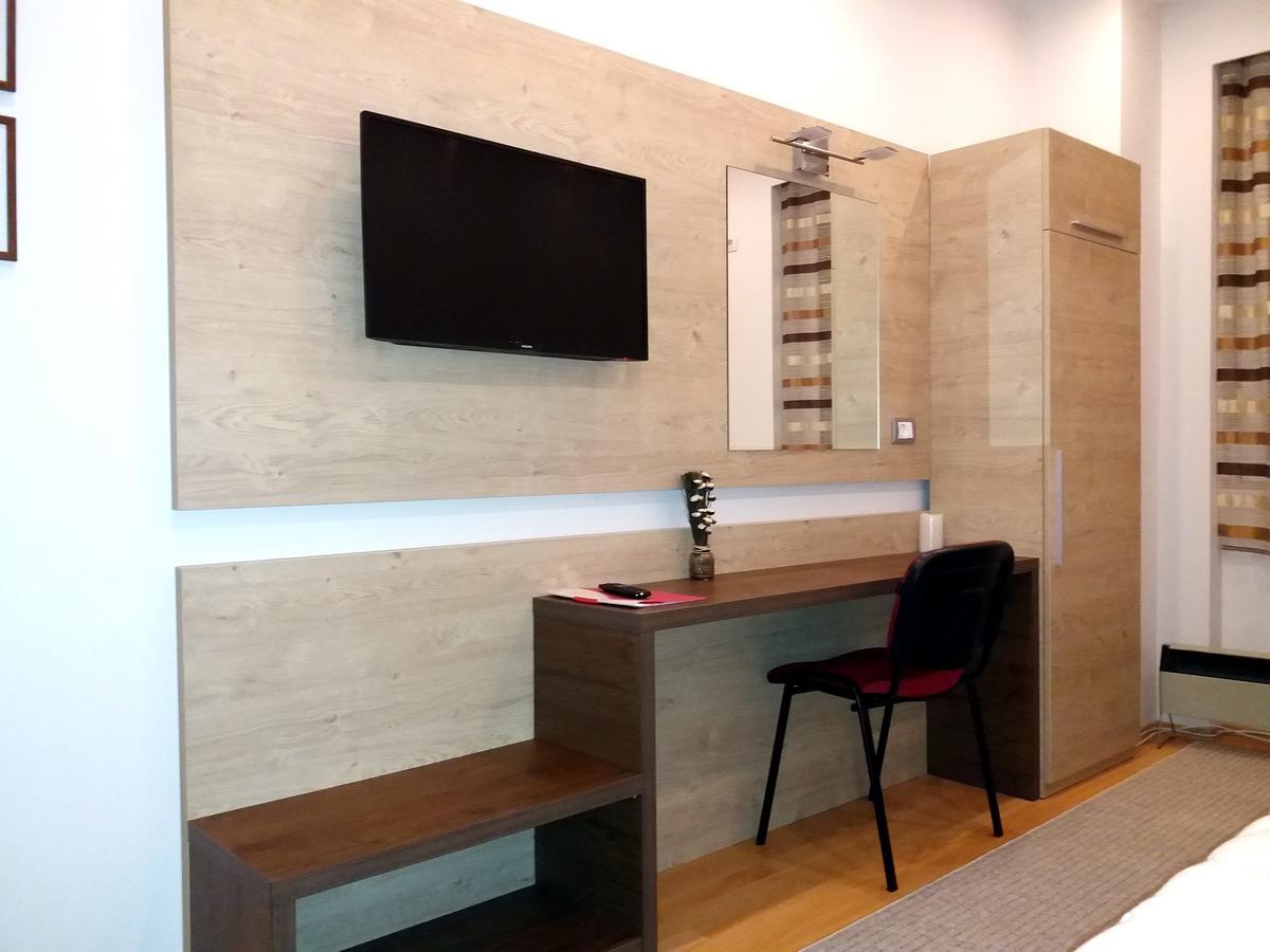 Apartment Millas Nis Bagian luar foto